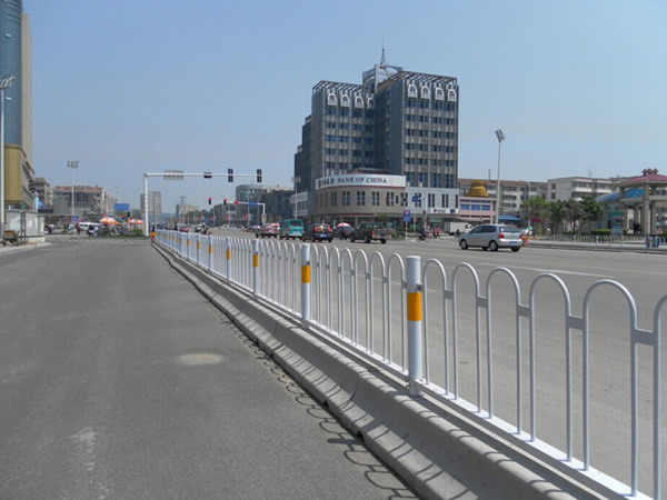 武威隔離帶護(hù)欄網(wǎng)圖片2 武威隔離帶護(hù)欄網(wǎng)圖片2