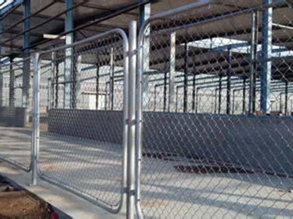 銀川鐵絲網(wǎng)護欄圖片3 銀川鐵絲網(wǎng)護欄圖片3