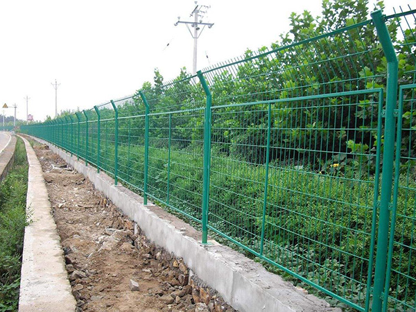 公路護欄網圖片7 公路護欄網圖片7