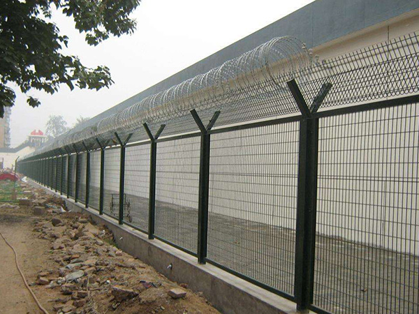 濰坊監(jiān)獄隔離網圖片2 濰坊監(jiān)獄隔離網圖片2