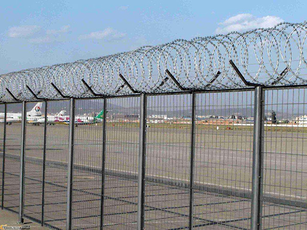 濰坊機場隔離網圖片3 濰坊機場隔離網圖片3