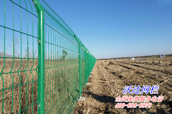 內(nèi)蒙古工業(yè)設(shè)計園光伏圍墻護欄網(wǎng)工程 內(nèi)蒙古工業(yè)設(shè)計園光伏圍墻護欄網(wǎng)工程