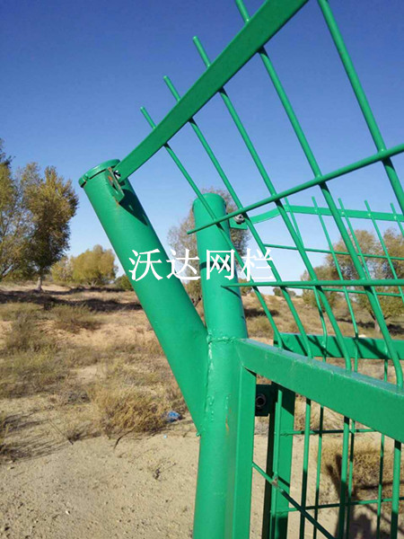 武威內蒙古烏拉特中旗油井護欄網工程圖片3