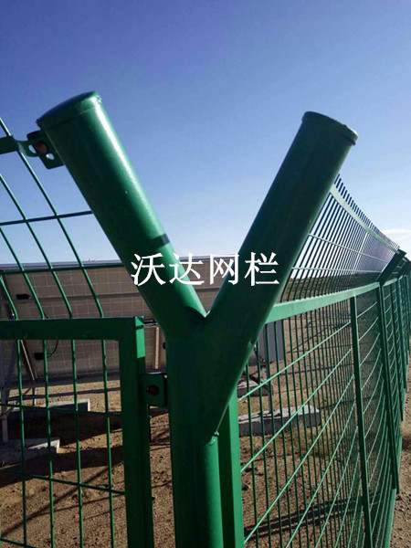 武威內蒙古烏拉特中旗油井護欄網工程圖片4