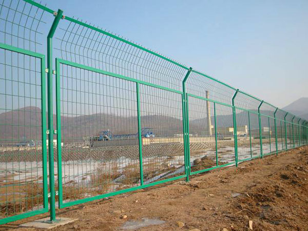 油田護欄網 - 安平縣中澤絲網制造有限公司圖片1