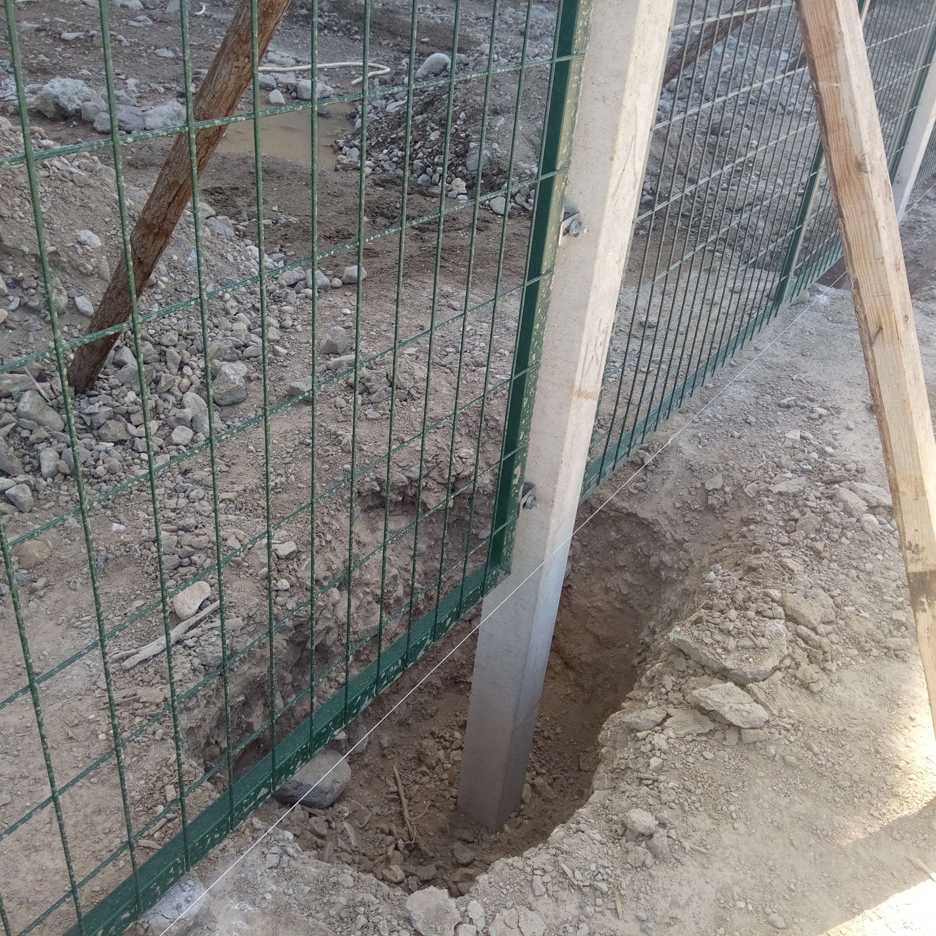 赤峰鐵路橋下防護(hù)柵欄圖片5