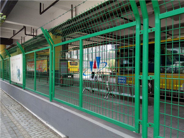 貴州框架護欄網上海嘉定項目工程案例圖片4 貴州框架護欄網上海嘉定項目工程案例圖片4