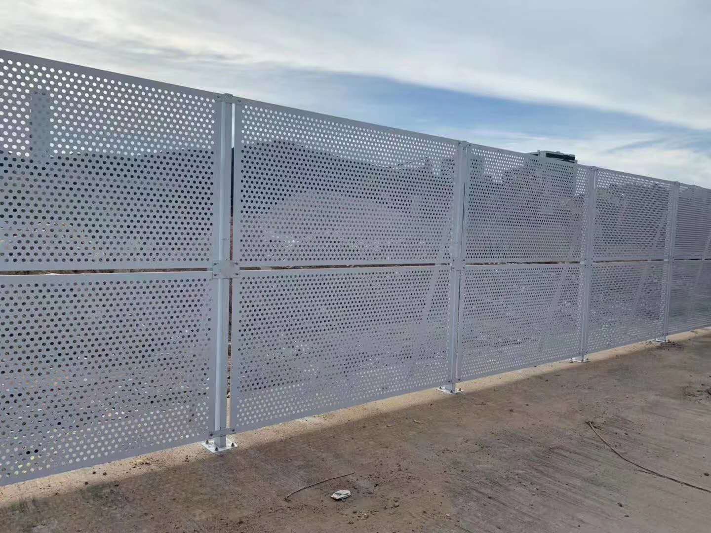 濰坊沖孔網護欄圖片4