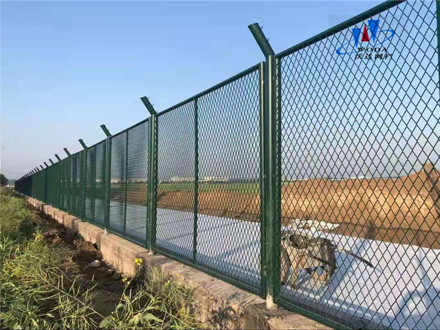 鋼板網(wǎng)護(hù)欄