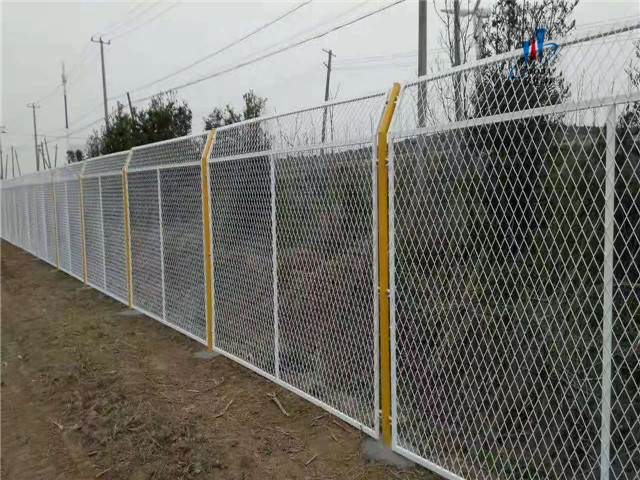 濰坊鋼板網護欄圖片5