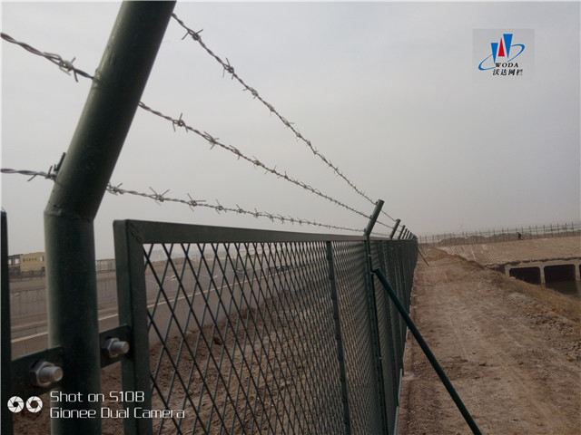 蘭州北京大興機場附近河道護欄網案例圖片2