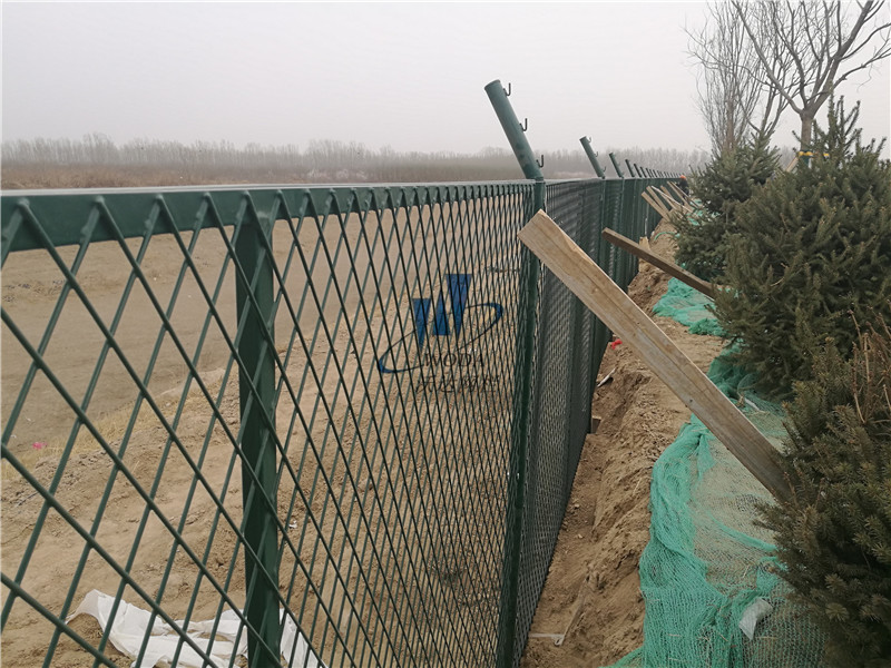 蘭州北京大興機場附近河道護欄網案例圖片8